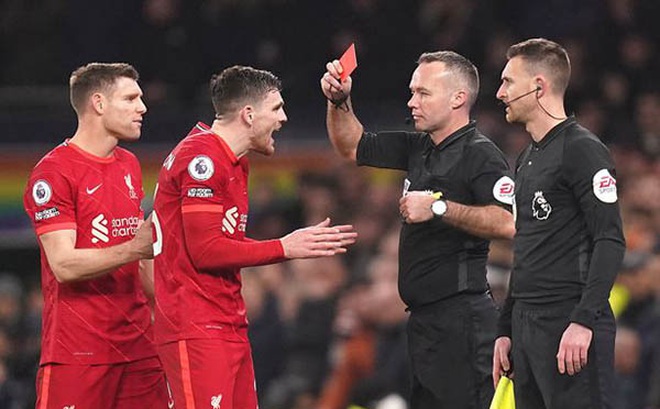 Andy Robertson bị phạt thẻ đỏ ở trận hoà Spurs