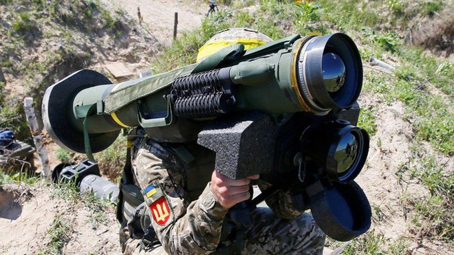 Tên lửa chống tăng Javelin có thể giúp Ukraine chặn đòn tấn công từ Nga? - Ảnh 1.