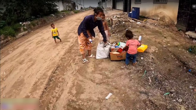 Tiểu thư nhà giàu dứt áo theo chồng nghèo, 8 năm sau nhặt ve chai nuôi đàn con thơ - Ảnh 4. Tiểu thư nhà giàu dứt áo theo chồng nghèo, 8 năm sau nhặt ve chai nuôi đàn con thơ - Ảnh 4.