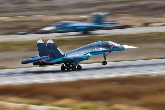 F-16 Israel núp bóng máy bay Nga, tới tấp nã tên lửa tấn công Syria - Thủ đoạn ranh ma - Ảnh 1.