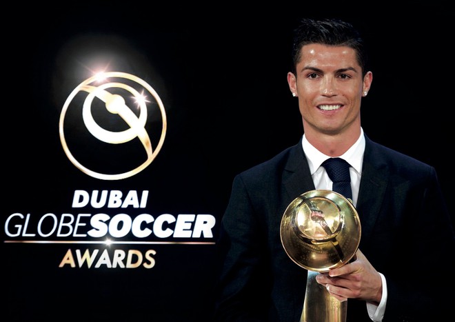 Ronaldo hạnh phúc tột bậc khi thắng giải thưởng danh giá bậc nhất lịch sử - Ảnh 1.