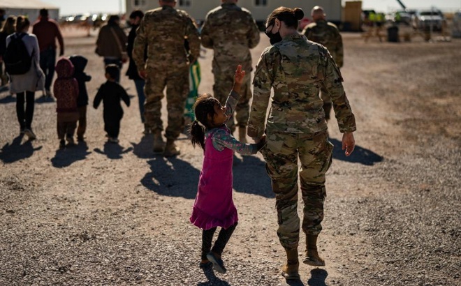Nhiều trẻ em Afghanistan được đưa tới Mỹ mà không có cha mẹ đi cùng. Ảnh: CNN