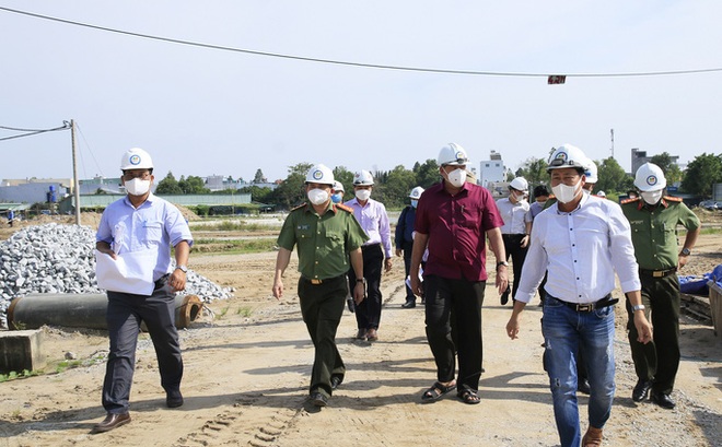 Chủ tịch UBND tỉnh An Giang Nguyễn Thanh Bình kiểm tra tiến độ thi công công trình trụ sở làm việc mới của công an tỉnh