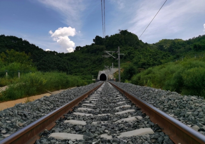Khám phá tuyến đường sắt cao tốc đầu tiên của Lào - Ảnh 11.