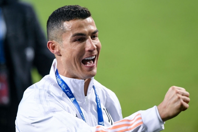 Rời MU, Ronaldo ký hợp đồng với đội bóng nằm ngoài châu Âu? - Ảnh 1.