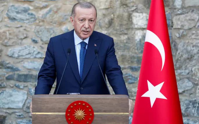 Tổng thống Recep Tayyip Erdogan tại một cuộc họp báo ở Istanbul ngày 16-10-2021. Ảnh: Reuters