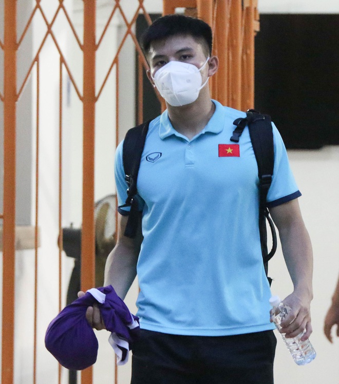 HLV Park Hang-seo véo má học trò, tuyển Việt Nam vã mồ hôi trở về khách sạn trước trận gặp tuyển Lào - Ảnh 15.