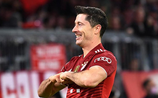 Lewy ghi 27 bàn ở mùa này, con số này của toàn đội Barca là 25