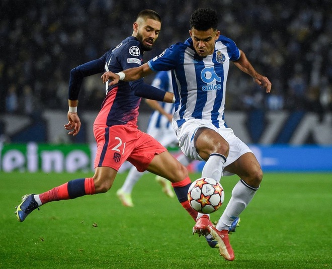 Griezmann hoá người hùng, Atletico giành vé đi tiếp trong trận cầu ngập thẻ đỏ - Ảnh 2.