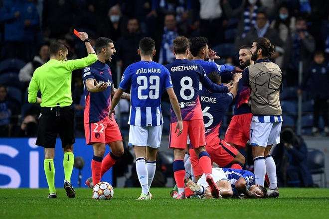 Màn ẩu đả cực căng trong trận Porto - Atletico với 2 thẻ đỏ trong 3 phút - Ảnh 3.