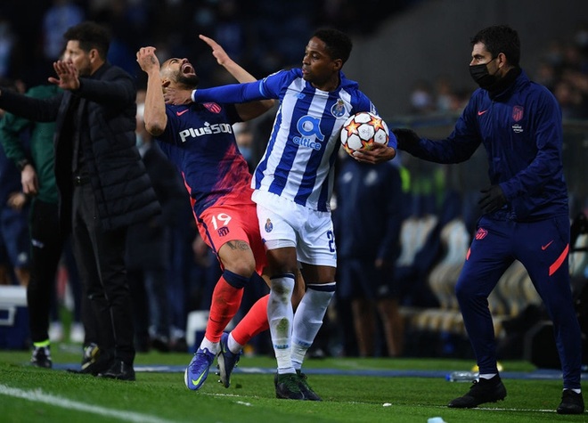 Màn ẩu đả cực căng trong trận Porto - Atletico với 2 thẻ đỏ trong 3 phút - Ảnh 4.