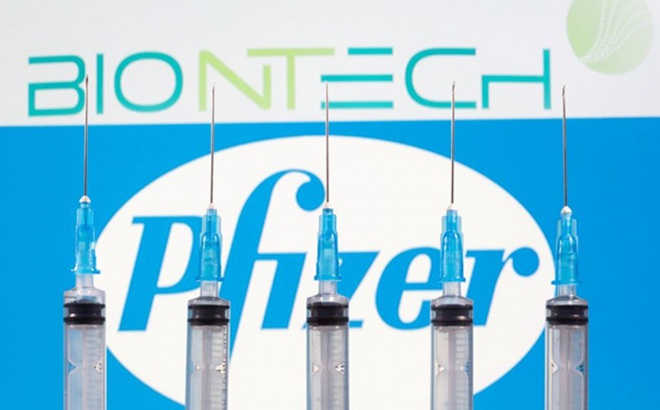 Pfizer và BioNTech cho biết, mũi tiêm vaccine thứ 3 của liên doanh này sẽ giúp tăng lượng kháng thể trung hòa lên khoảng 25%. Ảnh minh họa: Reuters