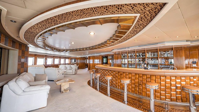 Siêu du thuyền bất đối xứng độc lạ giá 34 triệu USD của doanh nhân gốc Hoa - Ảnh 7.