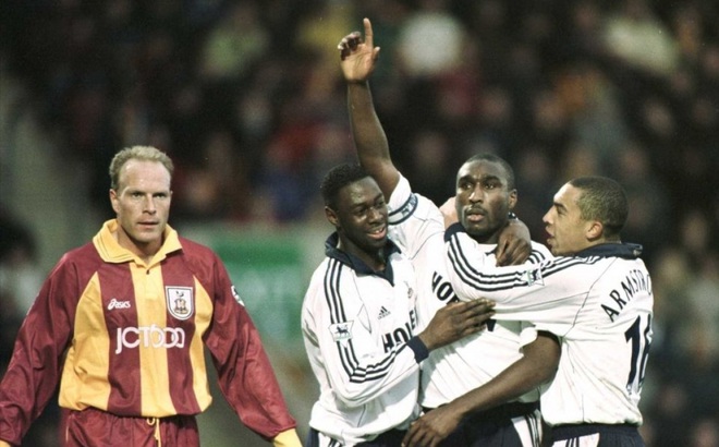 Ledley King ăn mừng bàn thắng trong trận đấu ngày này 21 năm trước. (Ảnh: Getty).