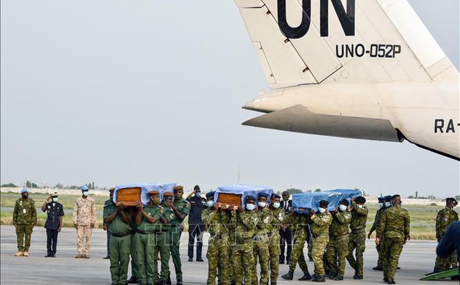 Chuyển thi hài binh sĩ thuộc Lực lượng gìn giữ hòa bình Liên hợp quốc thiệt mạng tại Mali ngày 22/1/2021. Ảnh: AFP/TTXVN