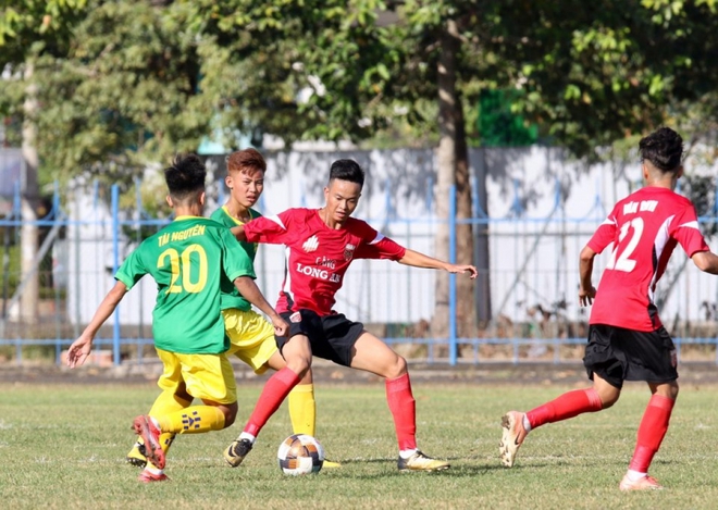 Giải U19 Quốc gia bị hoãn, bóng đá Việt Nam thêm một lần đóng băng vì Covid-19 - Ảnh 1.