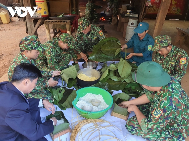 Đón xuân trên chốt phòng chống dịch Covid-19 - Ảnh 3.