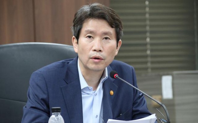 Bộ trưởng Bộ Thống nhất Hàn Quốc Lee In-young. Ảnh: Reuters