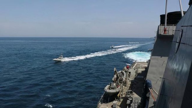 Chuẩn bị ứng phó tàu sân bay Mỹ, Hải quân Iran trang bị thêm 340 xuồng cao tốc mang tên lửa - Ảnh 3.