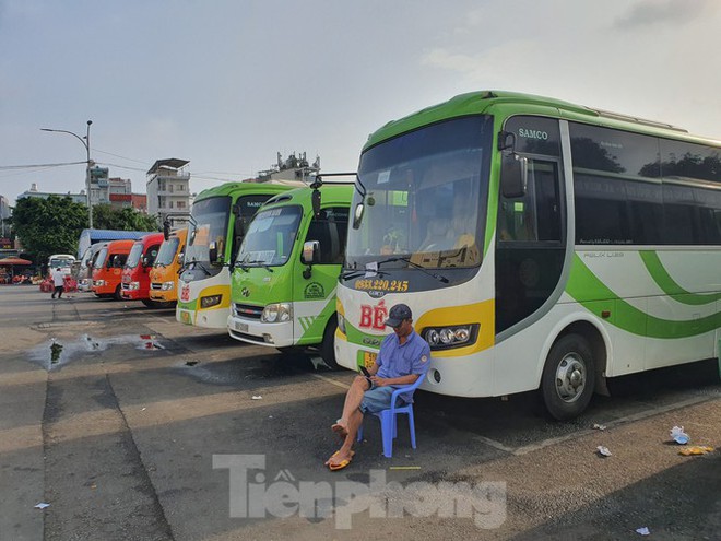 Bến xe lớn nhất TPHCM vắng chưa từng thấy ngày 30 Tết - Ảnh 6.