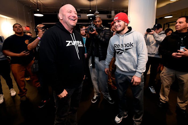 Dana White khẳng định Khabib vẫn là nhà vô địch hạng nhẹ, xác nhận sẽ tiếp tục thuyết phục Đại bàng trở lại - Ảnh 1.