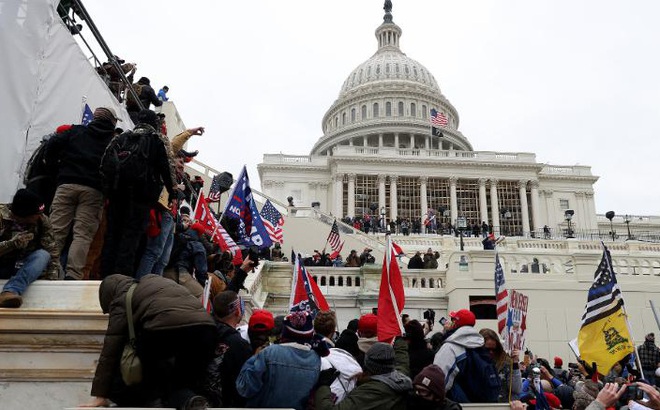 Người biểu tình xâm chiếm tòa nhà Quốc hội Mỹ ngày 6/1. Ảnh: Getty Images
