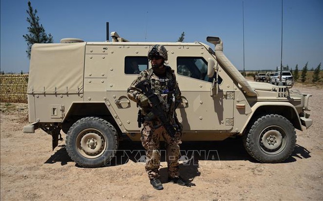 Binh sĩ Đức tham gia sứ mệnh "Hỗ trợ kiên quyết" của NATO gác tại khu vực Mazar-i-Sharif, Afghanistan. Ảnh: AFP/TTXVN