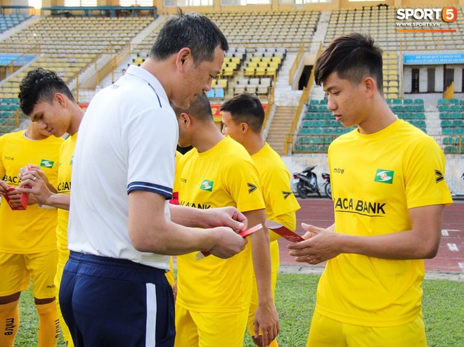 Các đội bóng V.League bắt đầu hội quân, tập khai xuân sau kỳ nghỉ Tết - Ảnh 1.