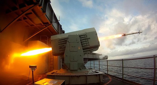 Israel họp khẩn cấp về Syria, đe dọa hành động quân sự với Tehran - Tàu chiến Nga-Iran “phủ kín” vịnh Ba Tư - Ảnh 1.