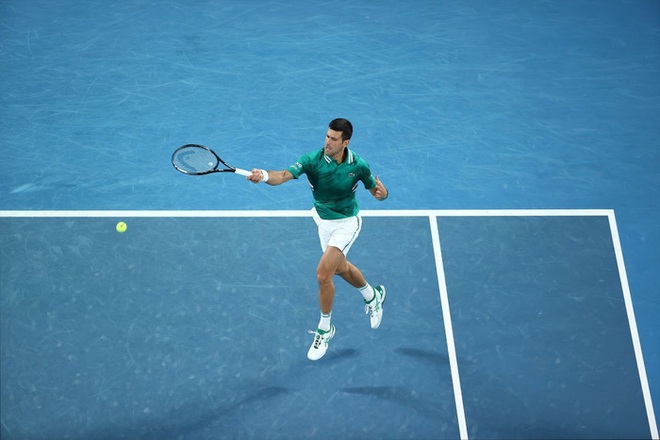 Novak Djokovic điên cuồng đập vợt trong trận thắng Zverev - Ảnh 4.