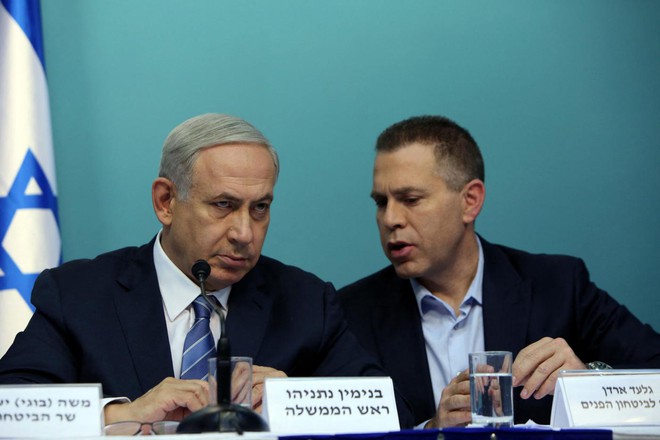 Israel họp khẩn cấp về Syria, đe dọa hành động quân sự với Tehran - Tàu chiến Nga-Iran “phủ kín” vịnh Ba Tư - Ảnh 2.