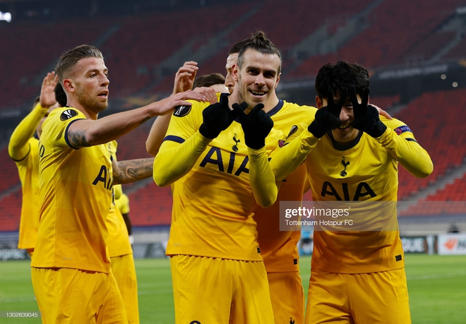 Man United phá dớp bằng cơn mưa bàn thắng; Gareth Bale mang nụ cười trở lại với Mourinho - Ảnh 3. Man United phá dớp bằng cơn mưa bàn thắng; Gareth Bale mang nụ cười trở lại với Mourinho - Ảnh 3.
