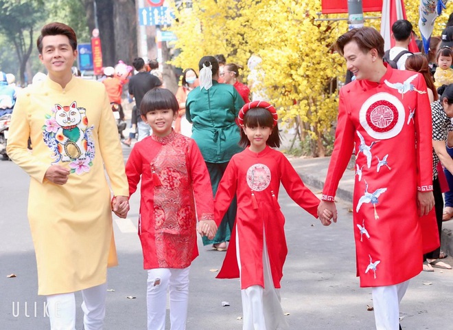 Hòa Hiệp - Bá Thắng diện áo dài xuống phố - Ảnh 4.