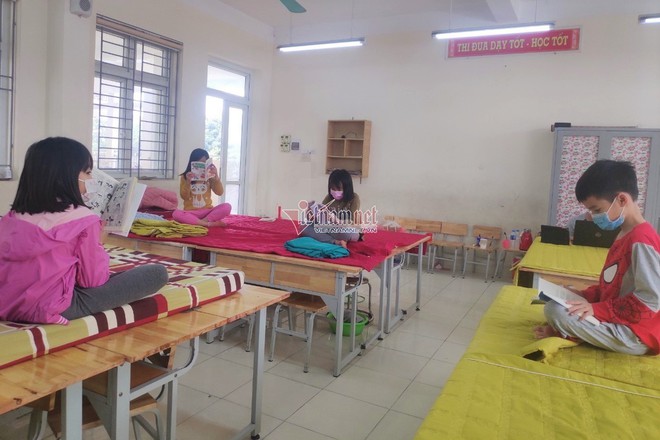 Xúc động dòng tin nhắn học trò viết cho cô hiệu trưởng bên trong khu cách ly ở Hà Nội - Ảnh 2.