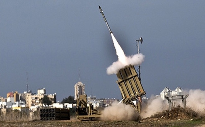 Tên lửa Iron Dome được kích hoạt để đánh chặn rocket phóng từ Dải Gaza. Ảnh: TOI
