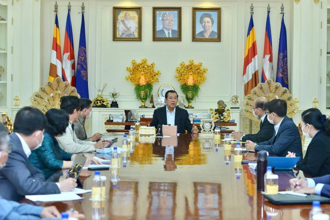 Bùng ổ dịch Covid-19 hầu hết là người Hoa rúng động thủ đô Campuchia: Ông Hun Sen báo động chưa từng thấy - Ảnh 2. Bùng ổ dịch Covid-19 hầu hết là người Hoa rúng động thủ đô Campuchia: Ông Hun Sen báo động chưa từng thấy - Ảnh 2.