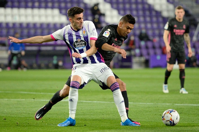 Real Madrid chật vật thắng đội áp chót, thu hẹp khoảng cách với Atletico - Ảnh 2.