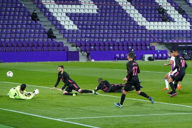 Real Madrid chật vật thắng đội áp chót, thu hẹp khoảng cách với Atletico - Ảnh 3.