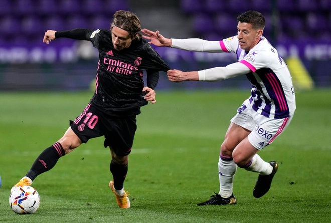 Real Madrid chật vật thắng đội áp chót, thu hẹp khoảng cách với Atletico - Ảnh 6.