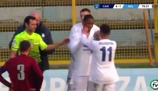 Con trai Drogba ra mắt ở giải đấu nghiệp dư, fan lo lắng hổ phụ không sinh không hổ tử - Ảnh 2. Con trai Drogba ra mắt ở giải đấu nghiệp dư, fan lo lắng hổ phụ không sinh không hổ tử - Ảnh 2.