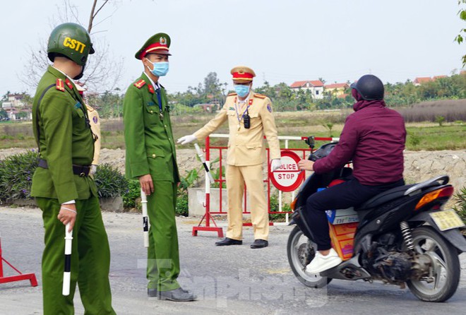 Khởi tố vụ án làm lây lan dịch bệnh COVID-19 ở Hải Dương; Giao công an khẩn trương điều tra 2 điều dưỡng mắc COVID-19 có dấu hiệu vi phạm quy định phòng dịch - Ảnh 1.