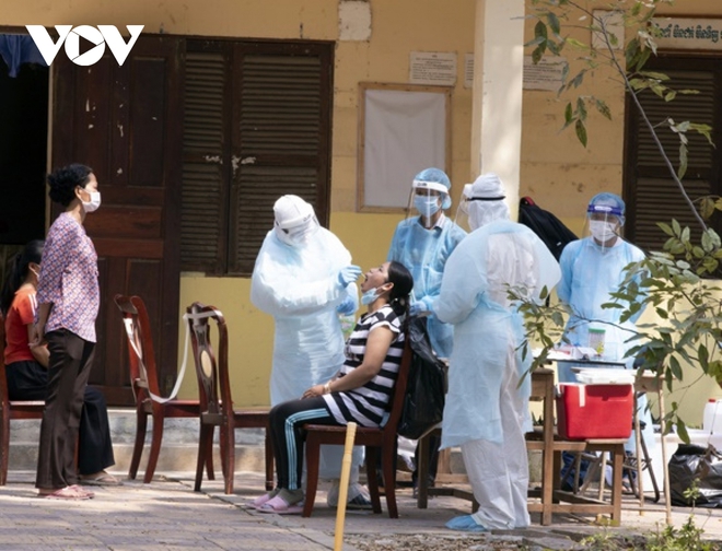 Campuchia phát hiện số ca lây nhiễm Covid-19 trong cộng đồng cao kỷ lục - Ảnh 1.