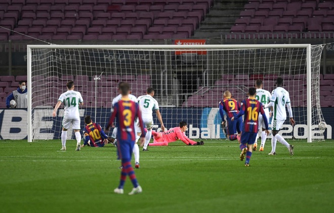 Messi tỏa sáng giúp Barca gỡ thế bế tắc trước đội áp chót La Liga - Ảnh 6.
