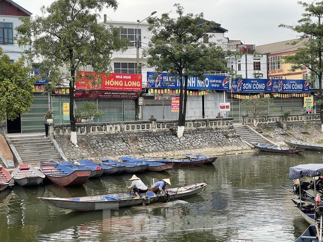 Chùa Hương vắng vẻ đìu hiu trong mùa dịch COVID-19 - Ảnh 6.