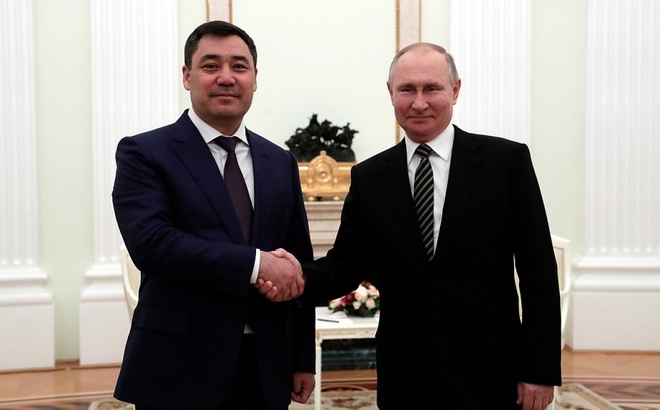 Tổng thống Kyrgyzstan Sadyr Japarov và Tổng thống Nga V.Putin tại cuộc gặp. Ảnh: Kremlin.ru