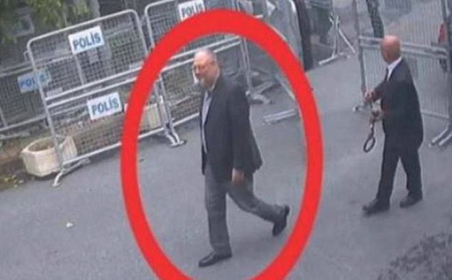 Ông Khashoggi (khoanh đỏ) đến lãnh sự quán Ả Rập Saudi ở TP Istanbul - Thổ Nhĩ Kỳ hôm 2-10-2018. Ảnh: Reuters