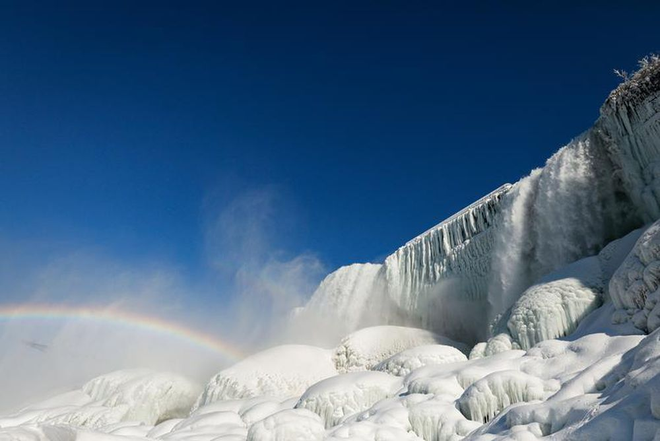 Thác Niagara đóng băng tạo ra khung cảnh ai nhìn cũng sửng sốt - Ảnh 5.
