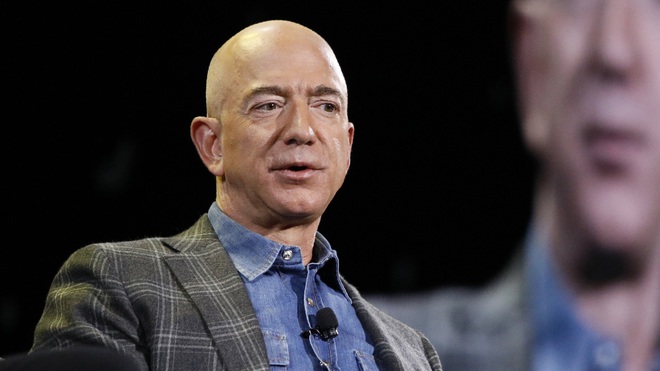 Tỷ phú Jeff Bezos từ chức CEO Amazon  - Ảnh 1.