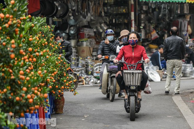 Ghé thăm chợ hoa cổ nhất Hà Nội giữa mùa dịch COVID-19 - Ảnh 4.