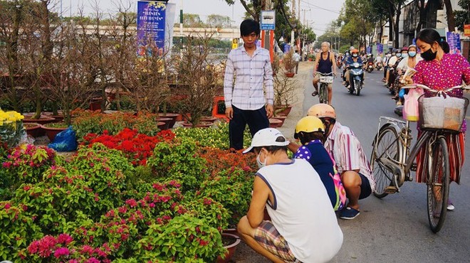 Sôi động cảnh hoa Tết miền Tây theo ghe lên thành phố - Ảnh 7.